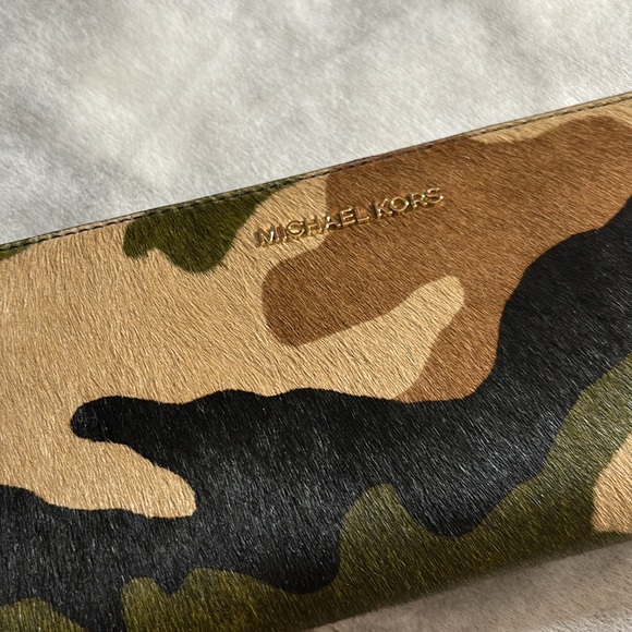 MK Travel Large Camouflage Print Calf Hair Continental Wallet NWT - Picture 5 of 8